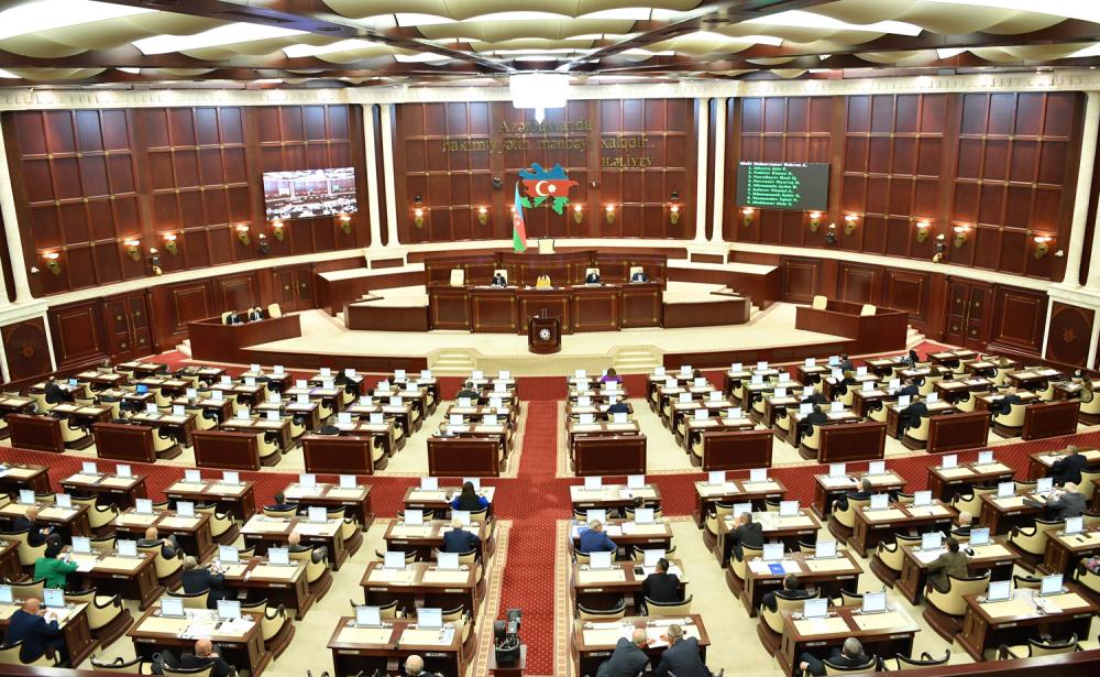 Parlamentdə 2022-ci ilin dövlət büdcəsi birinci oxunuşda qəbul edilib