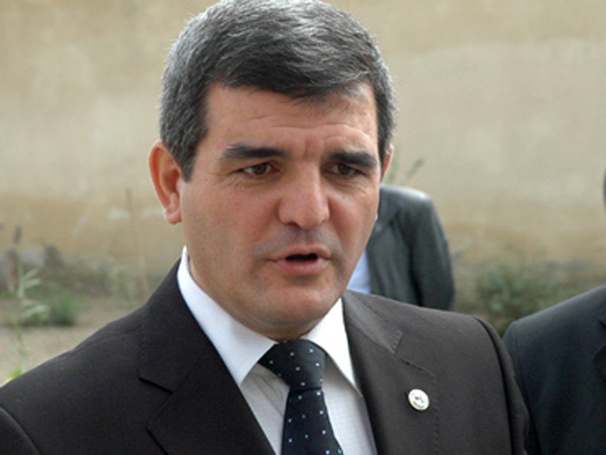 Deputat Fazil Mustafa hökumətin hesabatına münasibət bildirdi.